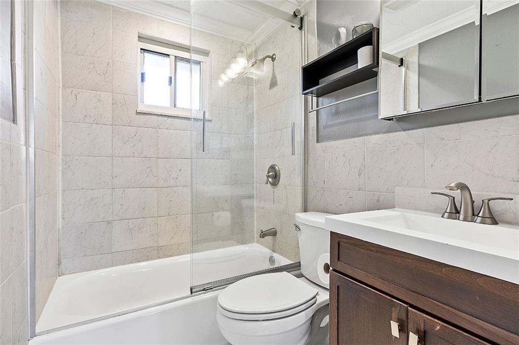 5246 Meadowcrest Road Pittsburgh, PA 15236 - Photo 12 of 23 Gallery Image 12