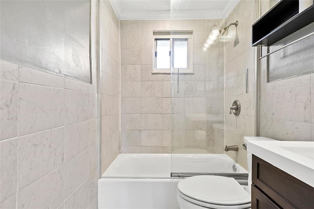 5246 Meadowcrest Road Pittsburgh, PA 15236 - Photo 13 of 23 Gallery Image 13