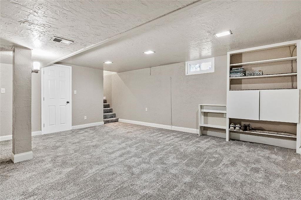 5246 Meadowcrest Road Pittsburgh, PA 15236 - Photo 17 of 23 Gallery Image 17