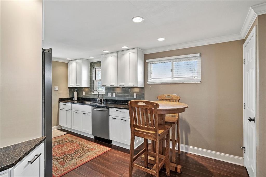 5246 Meadowcrest Road Pittsburgh, PA 15236 - Photo 8 of 23 Gallery Image 8