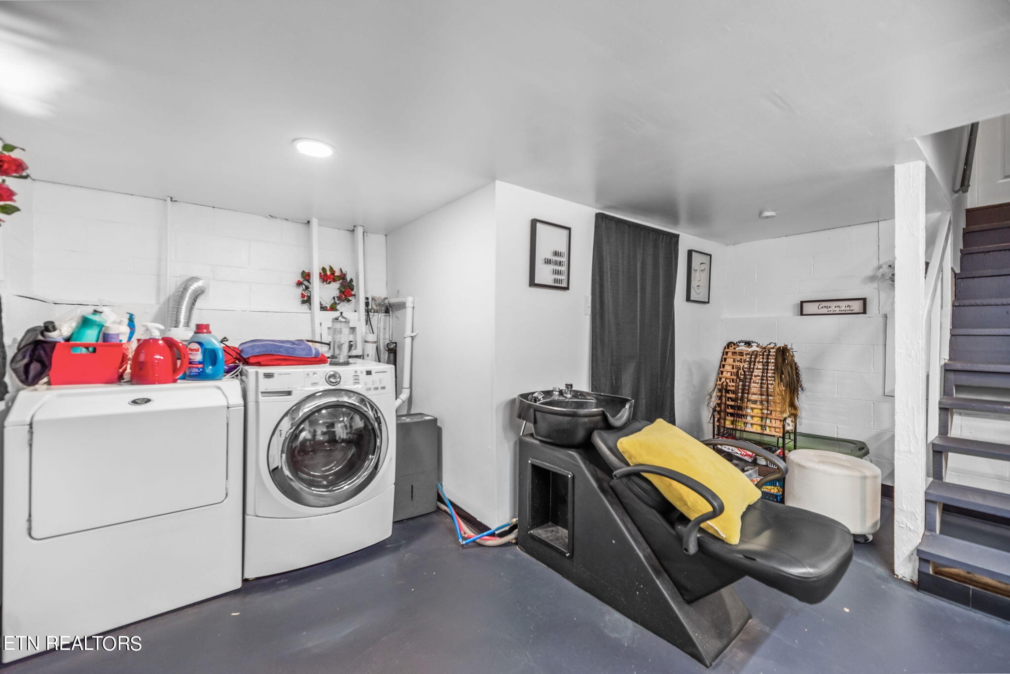 104 Tucker Road Oak Ridge, TN 37830 - Photo 21 of 28 a utility room with dryer and washer