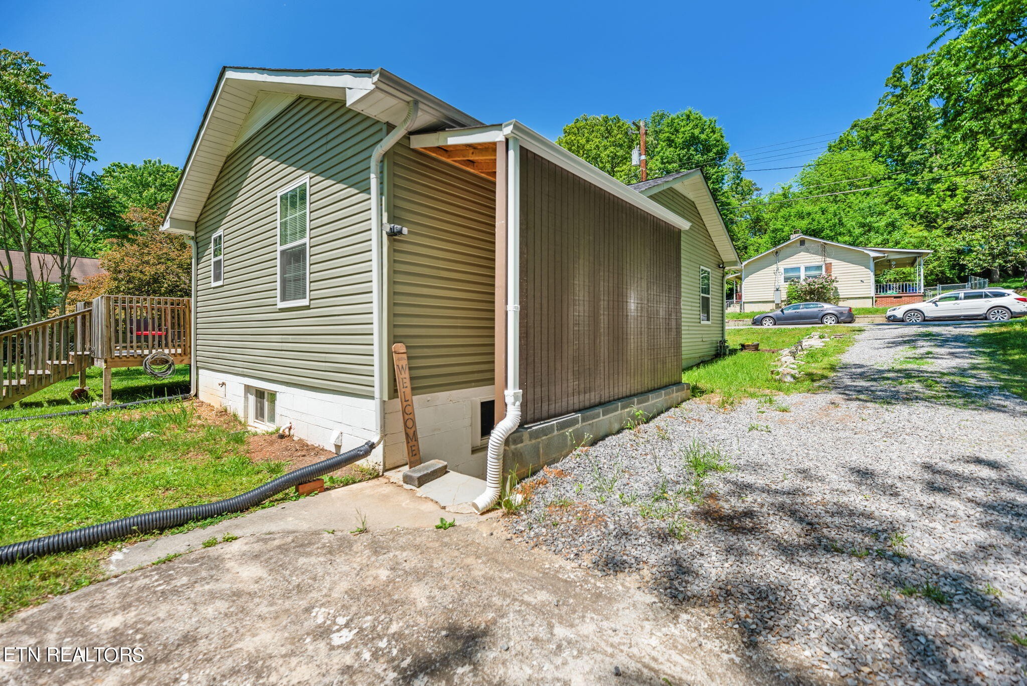 104 Tucker Road Oak Ridge, TN 37830 - Photo 28 of 28 a front view of a house with garden