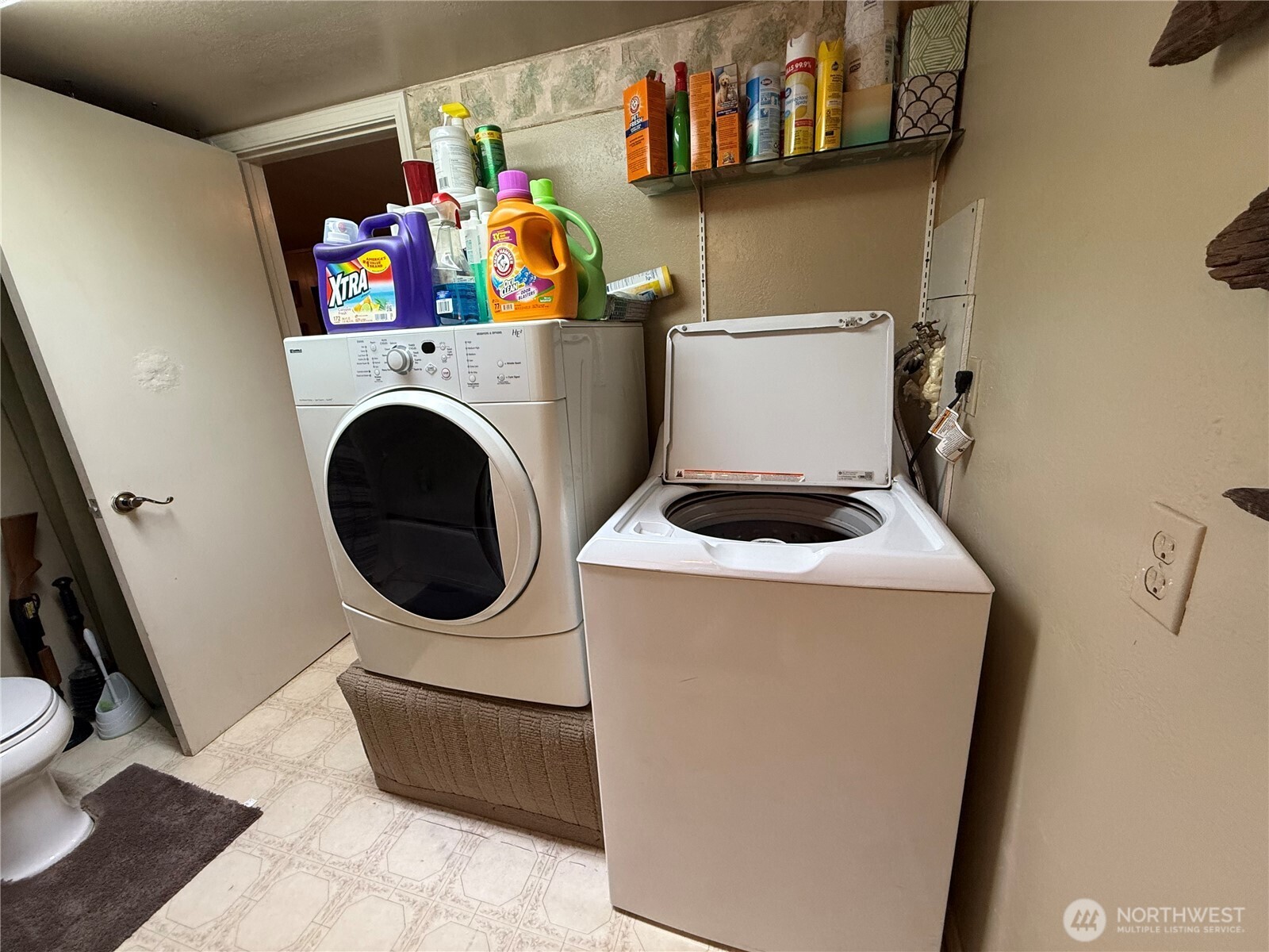 111 Tamarack Lane Dayton, WA 99328 - Photo 18 of 38 a utility room with dryer and washer
