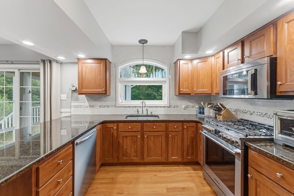 19 Old Farm Road Douglas, MA 01516 - Photo 11 of 42