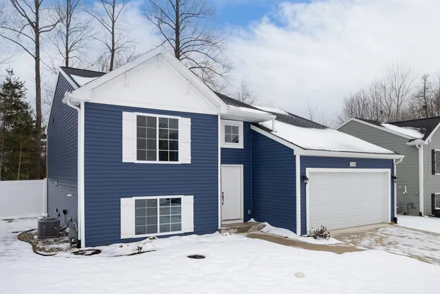 $350,000 | 72268 Beacon Court, South Haven, MI 49090
