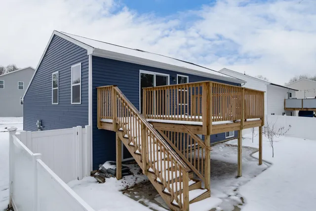 $350,000 | 72268 Beacon Court, South Haven, MI 49090