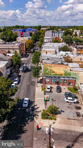 a view of a parking area