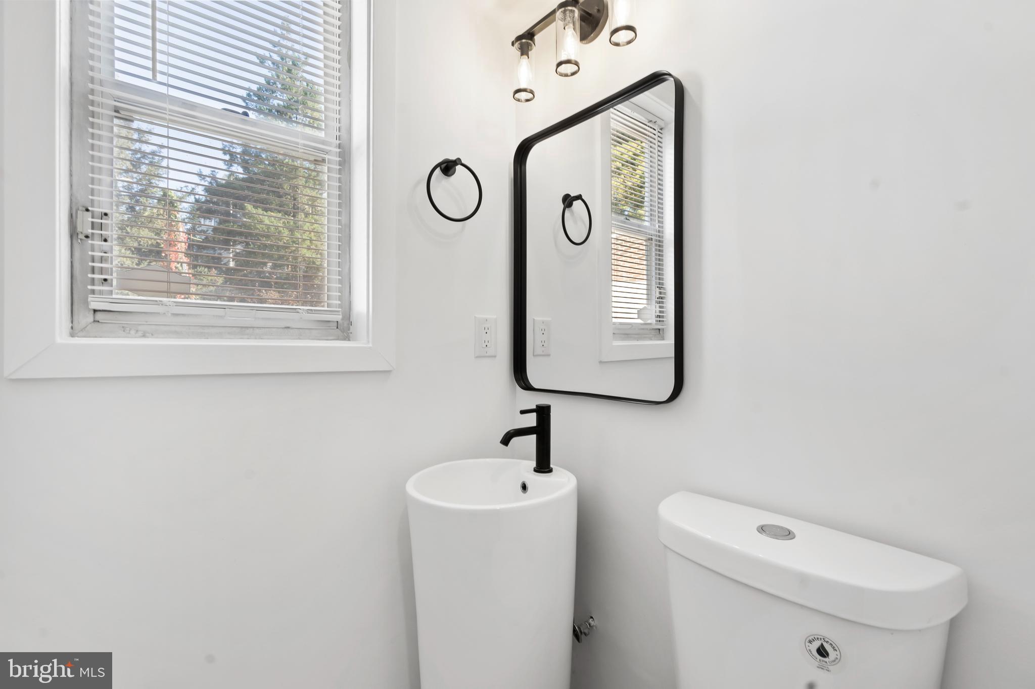 481 Conarroe Street Philadelphia, PA 19128 - Photo 9 of 35