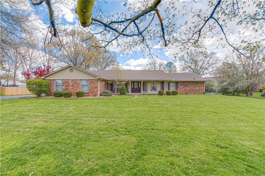 585 Avon Road Plainfield, IN 46168 - Photo 1 of 42 Gallery Image 1
