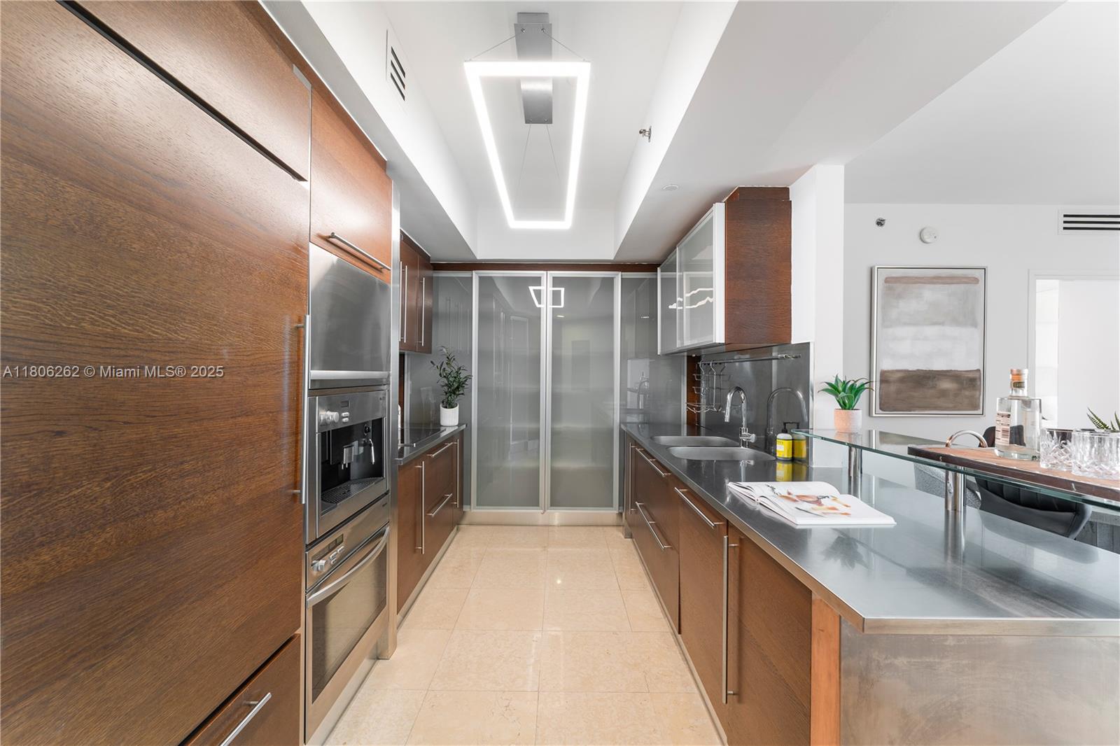 450 Alton Road, Unit 2703 Miami Beach, FL 33139 - Photo 11 of 42 Gallery Image 11