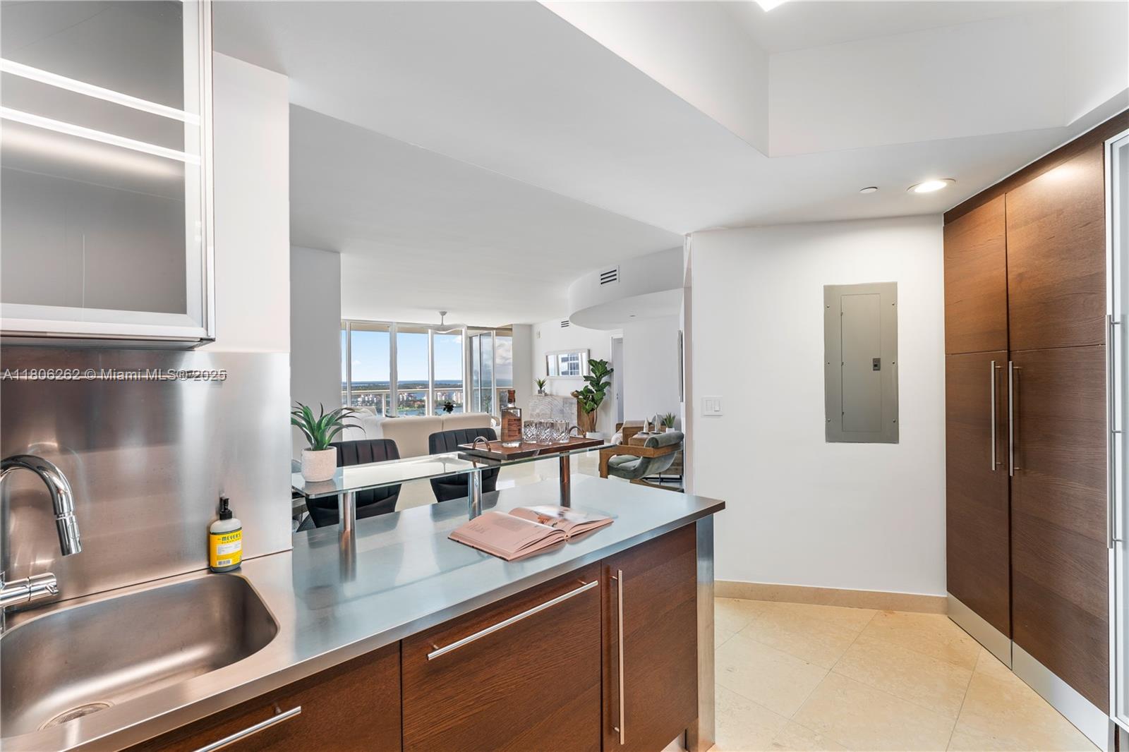 450 Alton Road, Unit 2703 Miami Beach, FL 33139 - Photo 13 of 42 Gallery Image 13