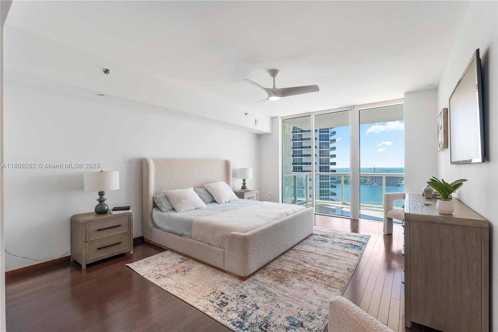 450 Alton Road, Unit 2703 Miami Beach, FL 33139 - Photo 15 of 42 Gallery Image 15