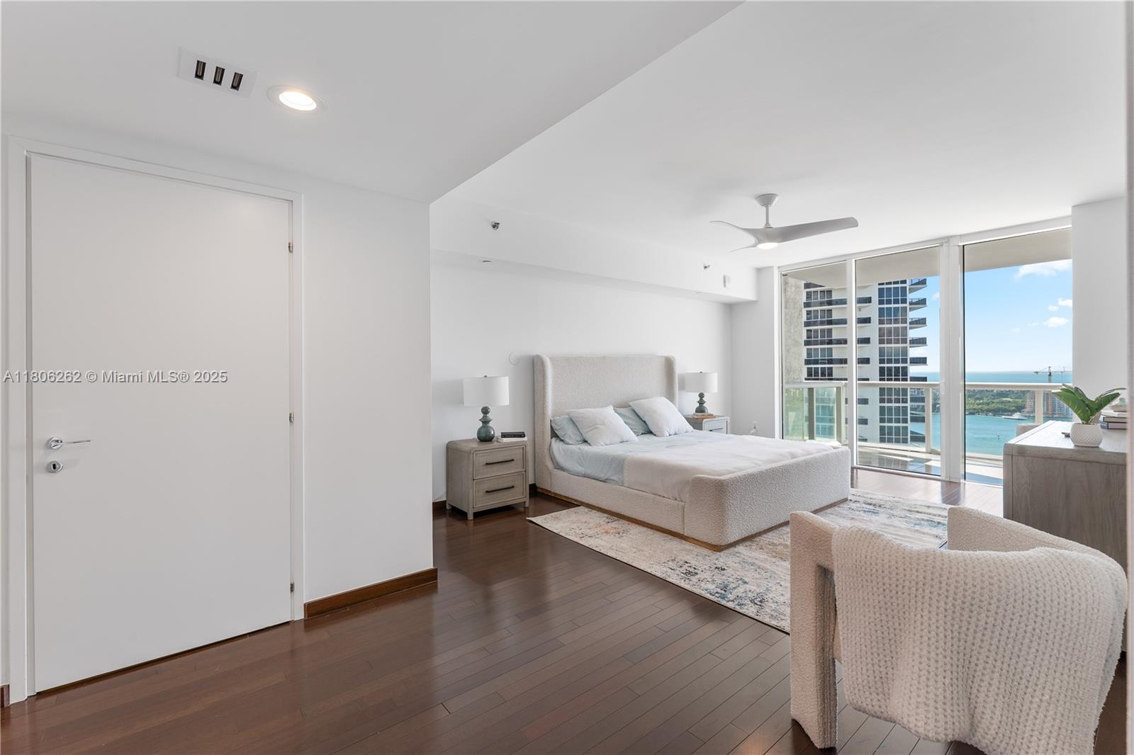 450 Alton Road, Unit 2703 Miami Beach, FL 33139 - Photo 16 of 42 Gallery Image 16