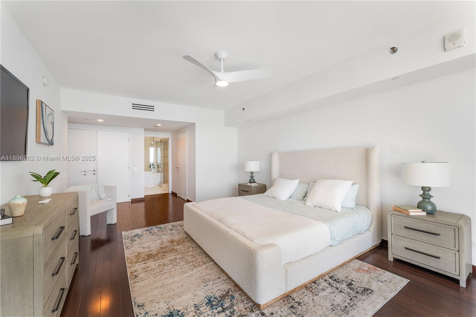 450 Alton Road, Unit 2703 Miami Beach, FL 33139 - Photo 17 of 42 Gallery Image 17