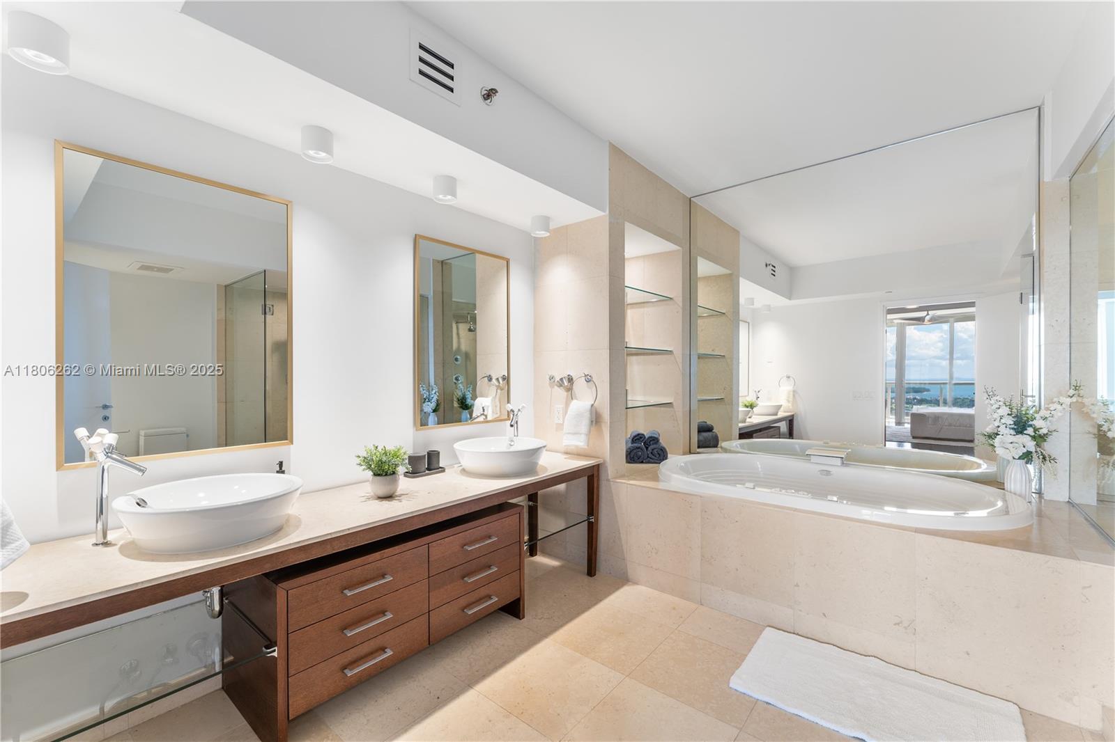 450 Alton Road, Unit 2703 Miami Beach, FL 33139 - Photo 19 of 42 Gallery Image 19