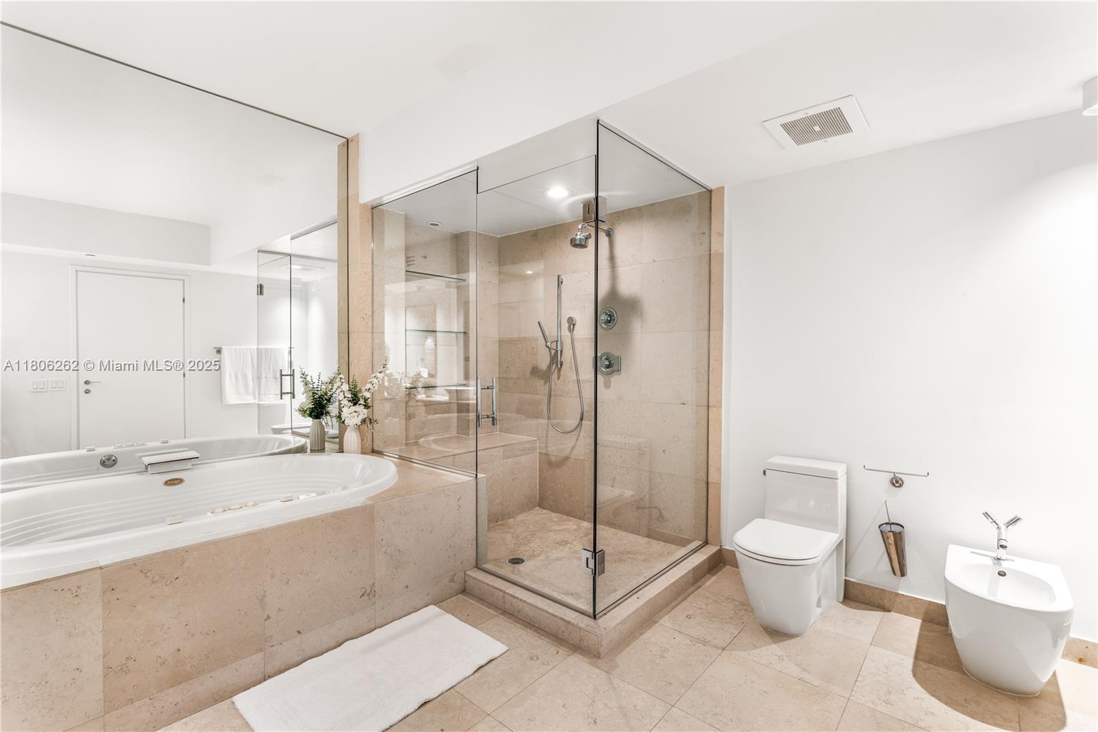 450 Alton Road, Unit 2703 Miami Beach, FL 33139 - Photo 20 of 42 Gallery Image 20