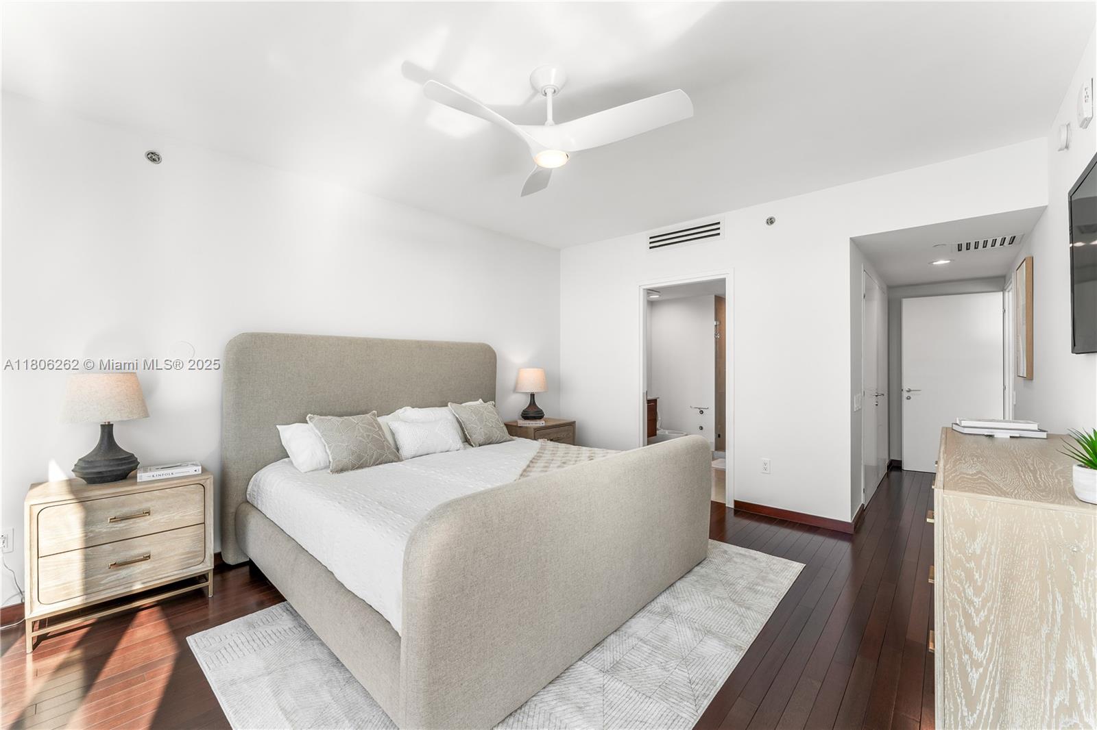 450 Alton Road, Unit 2703 Miami Beach, FL 33139 - Photo 22 of 42 Gallery Image 22