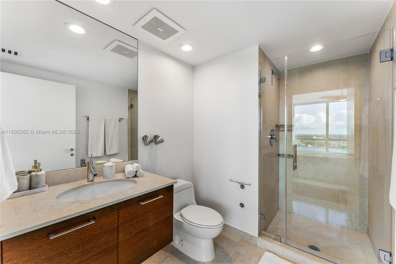 450 Alton Road, Unit 2703 Miami Beach, FL 33139 - Photo 27 of 42 Gallery Image 27