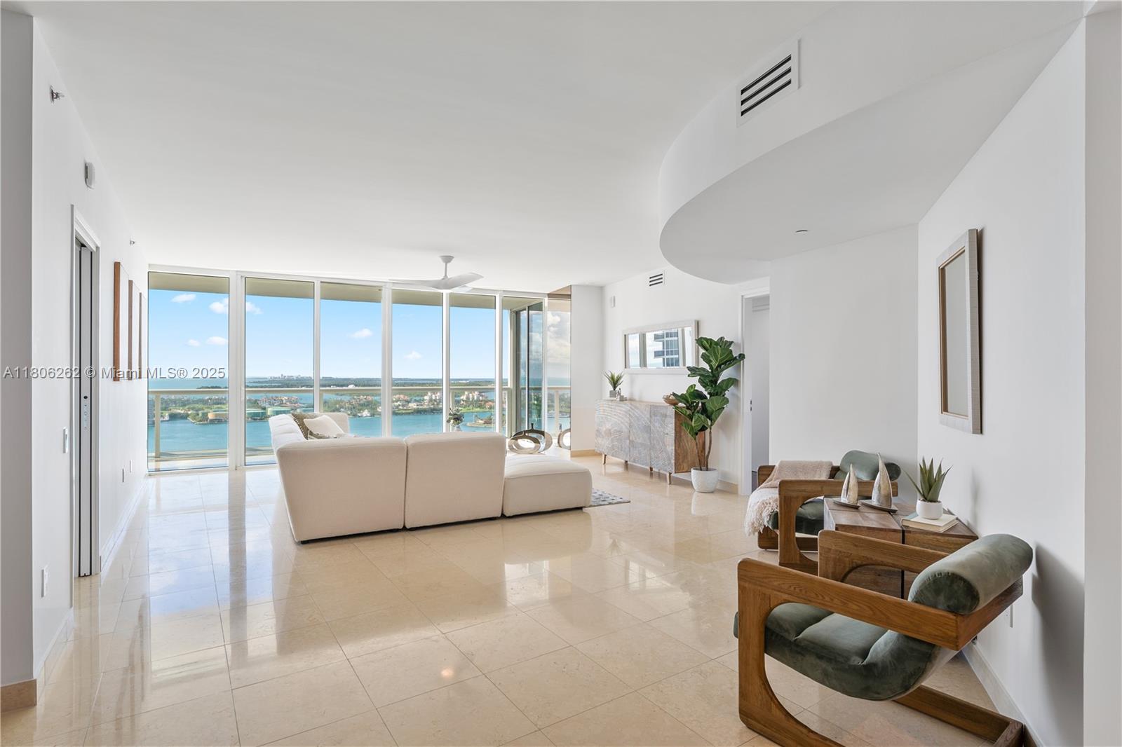 450 Alton Road, Unit 2703 Miami Beach, FL 33139 - Photo 4 of 42 Gallery Image 4