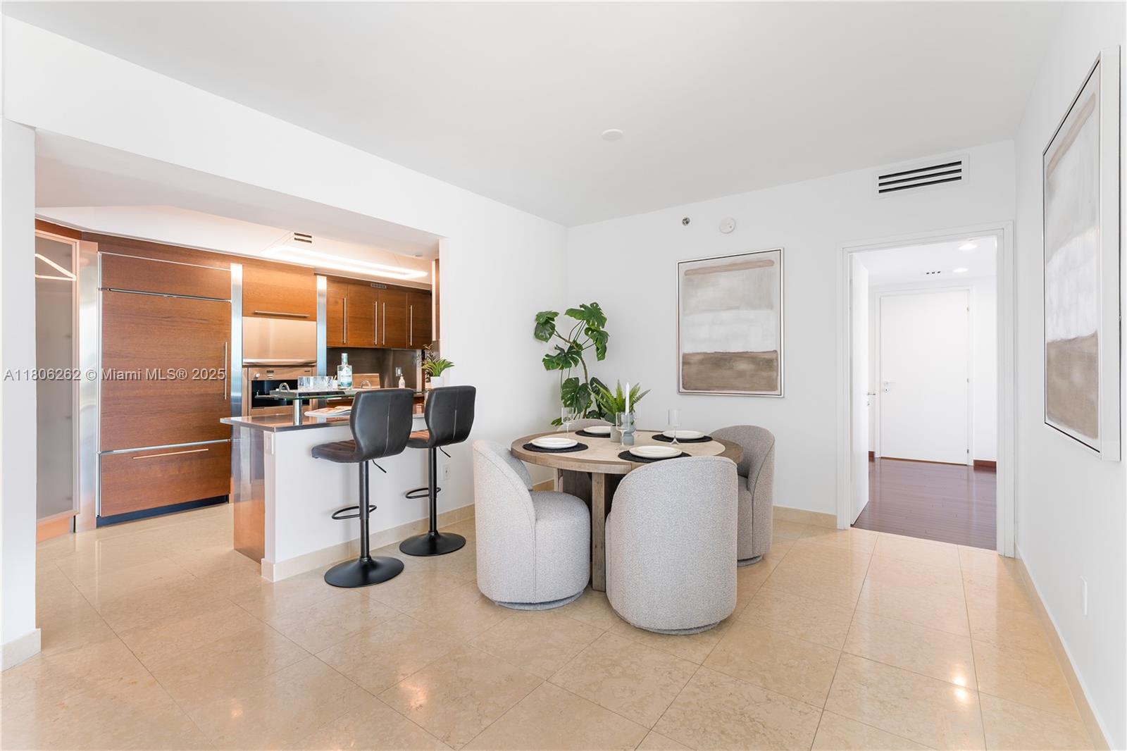 450 Alton Road, Unit 2703 Miami Beach, FL 33139 - Photo 7 of 42 Gallery Image 7