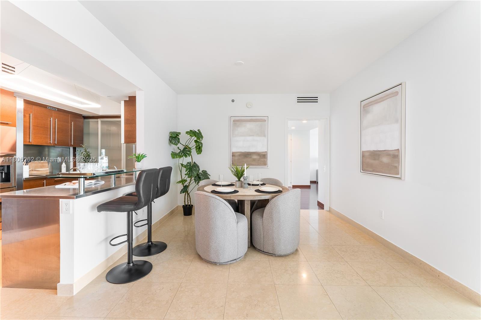 450 Alton Road, Unit 2703 Miami Beach, FL 33139 - Photo 8 of 42 Gallery Image 8