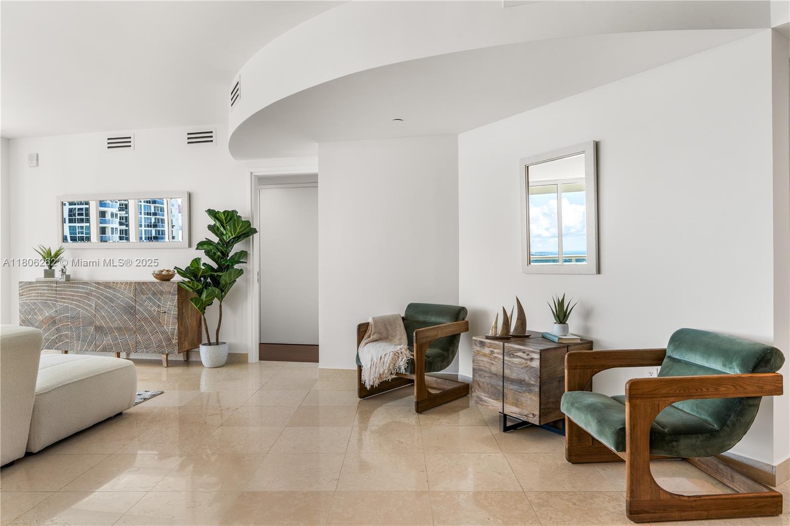450 Alton Road, Unit 2703 Miami Beach, FL 33139 - Photo 9 of 42 Gallery Image 9