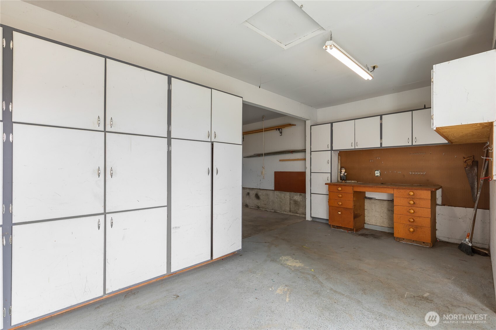 818 243rd Street Southwest Bothell, WA 98021 - Photo 28 of 40 a kitchen with refrigerator and microwave