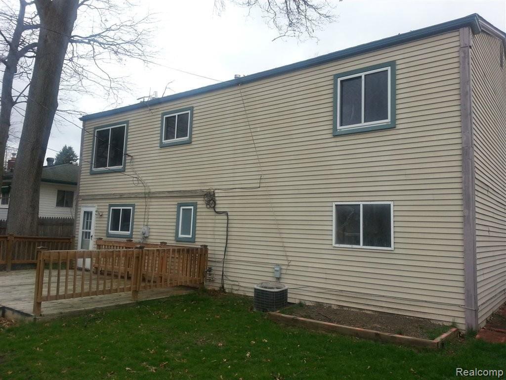 5811 Crescent Road Waterford, MI 48327 - Photo 5 of 5 Rear Exterior