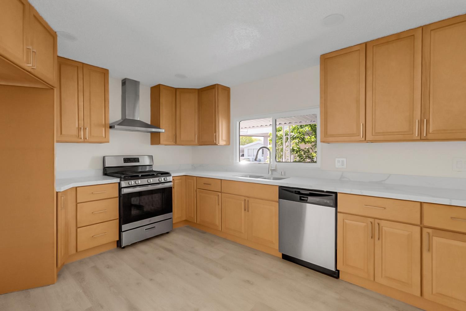 121 Ketch Lane Modesto, CA 95356 - Photo 4 of 31