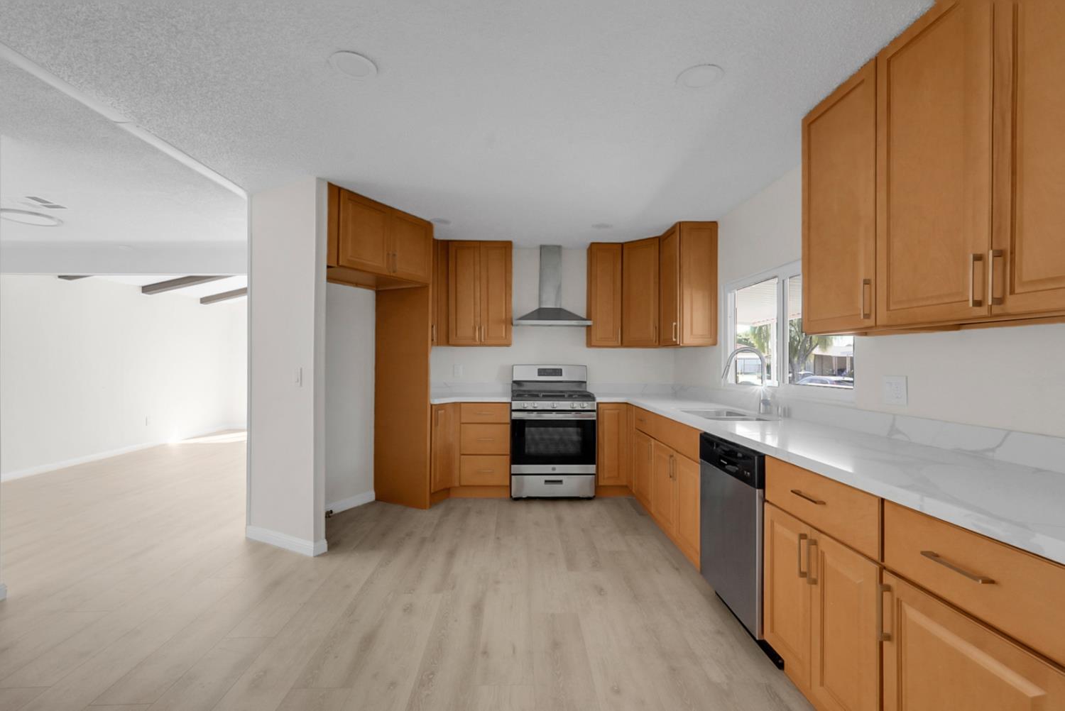 121 Ketch Lane Modesto, CA 95356 - Photo 5 of 31