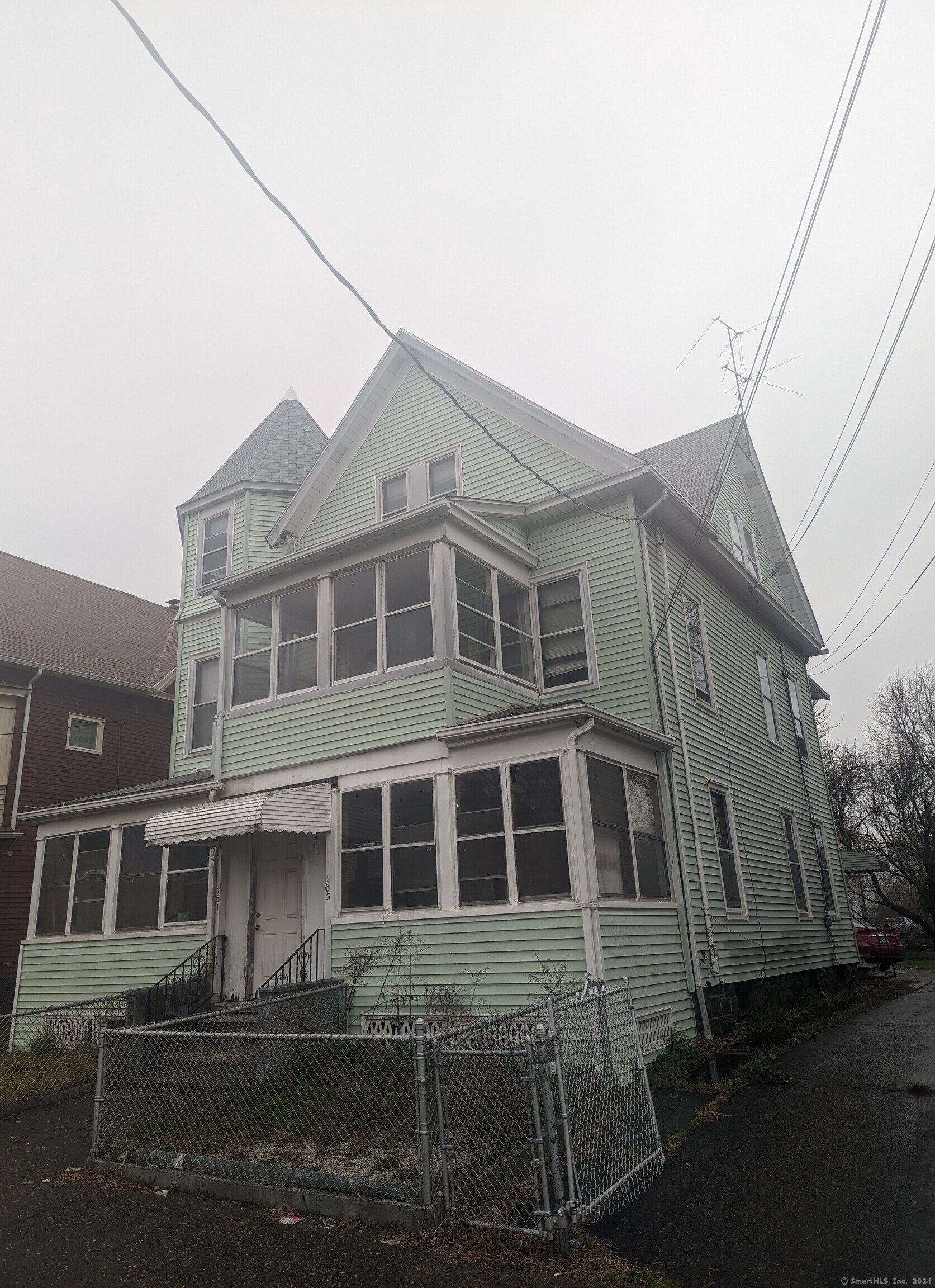 a view of a large white building