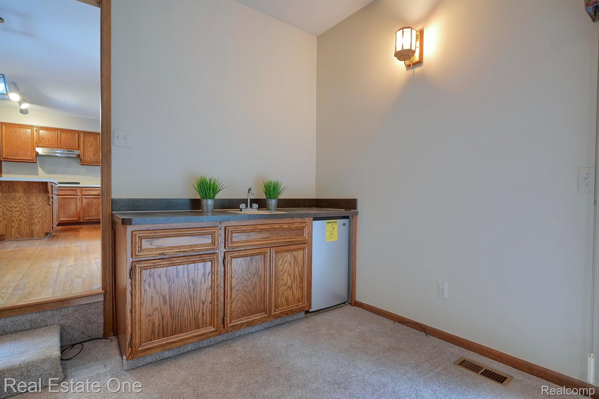 1249 Springwood Court Rochester, MI 48309 - Photo 22 of 52 Complete with Wet Bar & Bar Ref