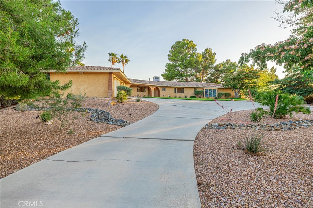 19459 Shasta Road Apple Valley, CA 92307 - Photo 5 of 64
