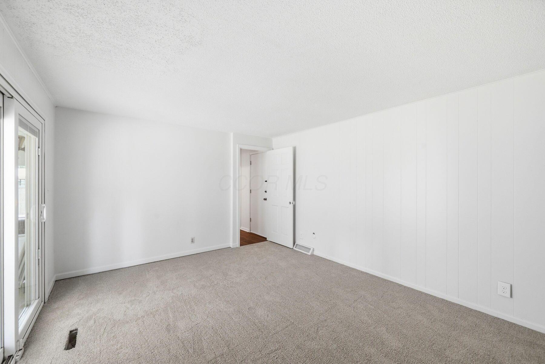 180 Landover Road Columbus, OH 43230 - Photo 35 of 60 1st floor family room