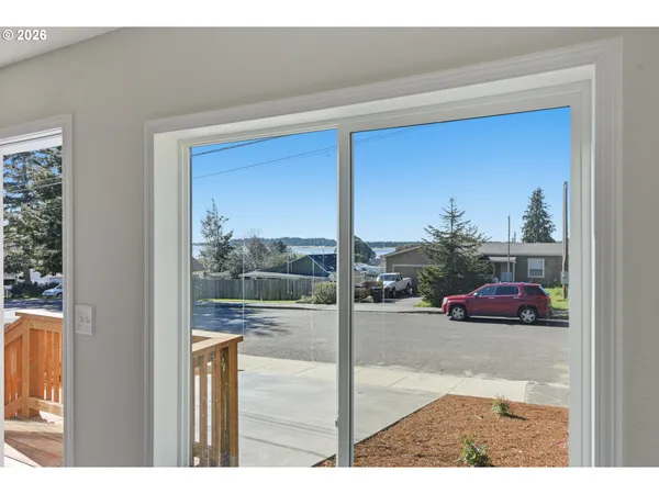 $289,000 | 545 South Wall Street, Coos Bay, OR 97420