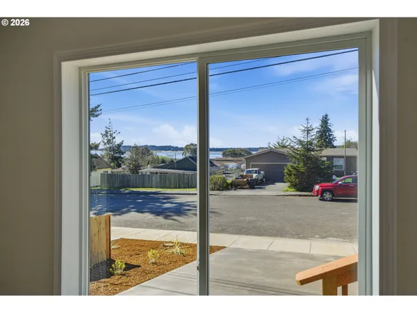 $289,000 | 545 South Wall Street, Coos Bay, OR 97420