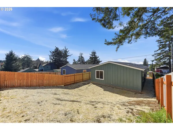 $289,000 | 545 South Wall Street, Coos Bay, OR 97420