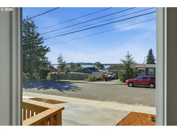 $289,000 | 545 South Wall Street, Coos Bay, OR 97420