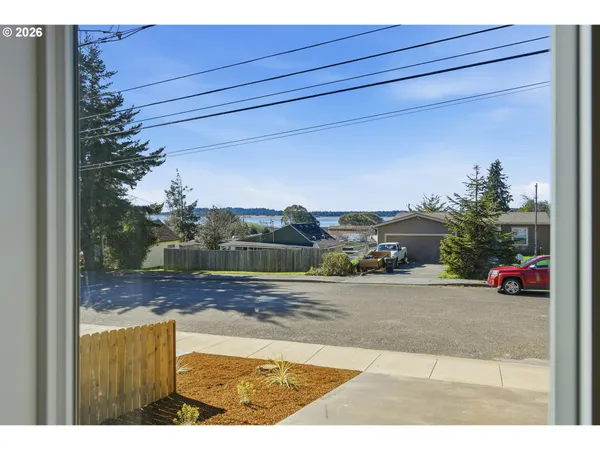 $289,000 | 545 South Wall Street, Coos Bay, OR 97420