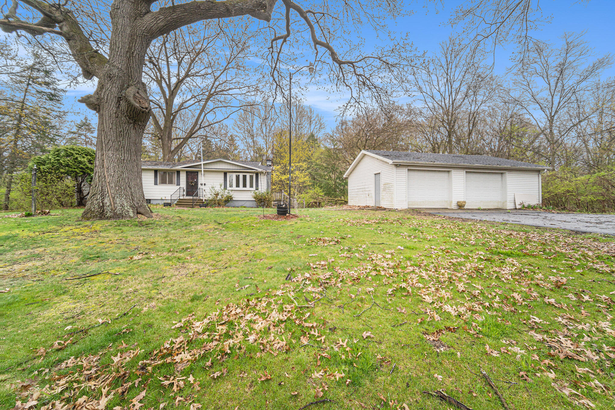 811 Blackman Road Jackson, MI 49201 - Photo 1 of 28 1