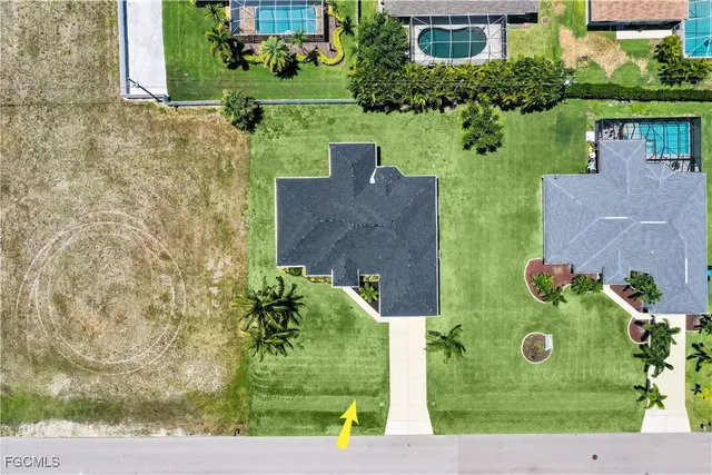 $2,400 | 2004 Southwest 30th Street, Cape Coral, FL 33914