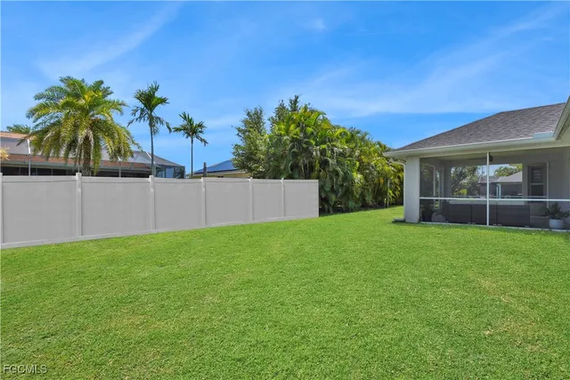 $2,400 | 2004 Southwest 30th Street, Cape Coral, FL 33914