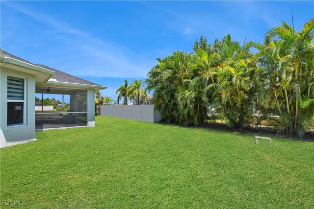 $2,400 | 2004 Southwest 30th Street, Cape Coral, FL 33914