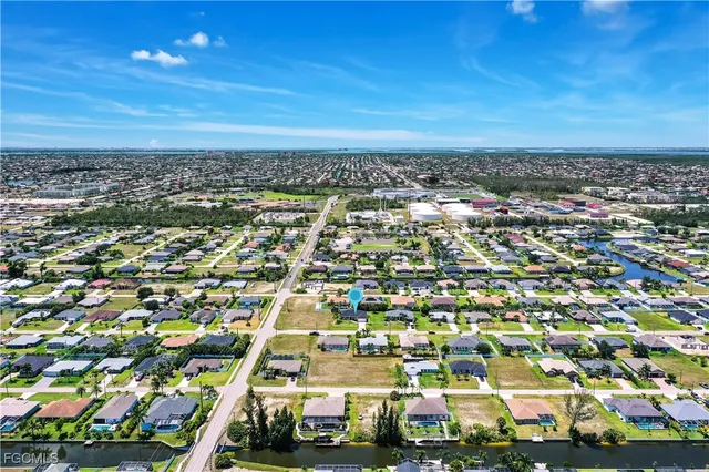 $2,400 | 2004 Southwest 30th Street, Cape Coral, FL 33914