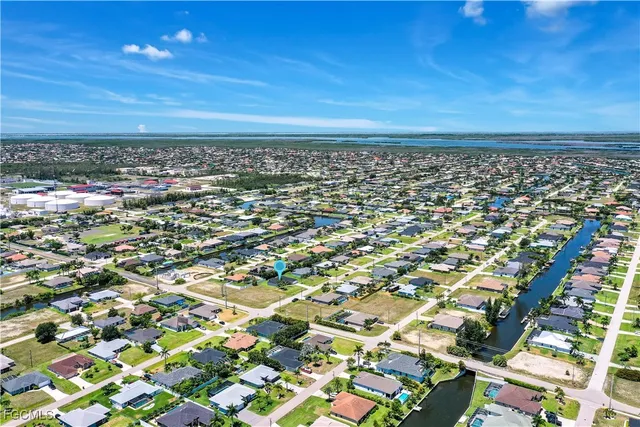 $2,400 | 2004 Southwest 30th Street, Cape Coral, FL 33914