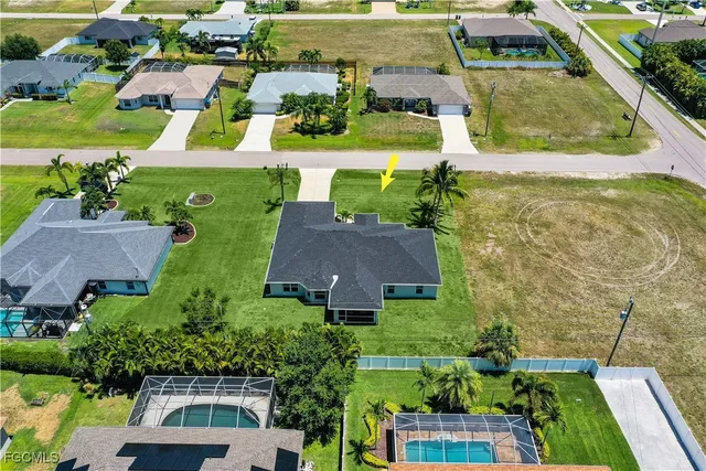 $2,400 | 2004 Southwest 30th Street, Cape Coral, FL 33914