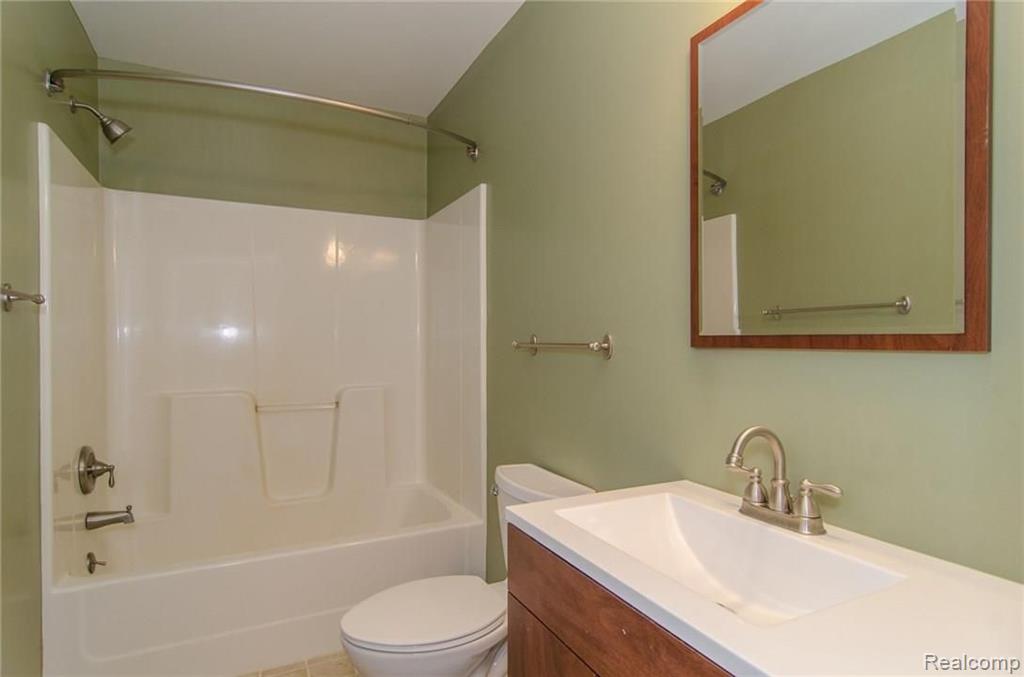 2999 North Eager Road Howell, MI 48855 - Photo 13 of 32