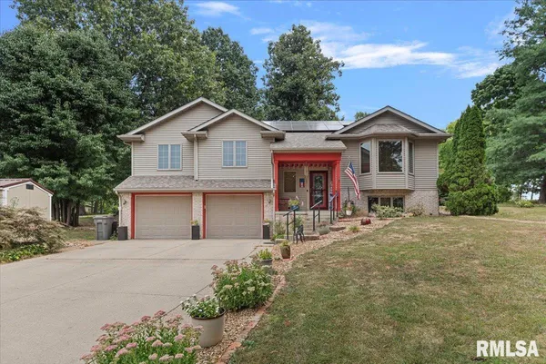 $259,900 | 18 Lake Shore Drive, Pana, IL 62557