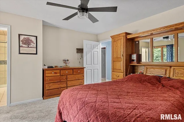 $305,500 | 18 Lake Shore Drive, Pana, IL 62557