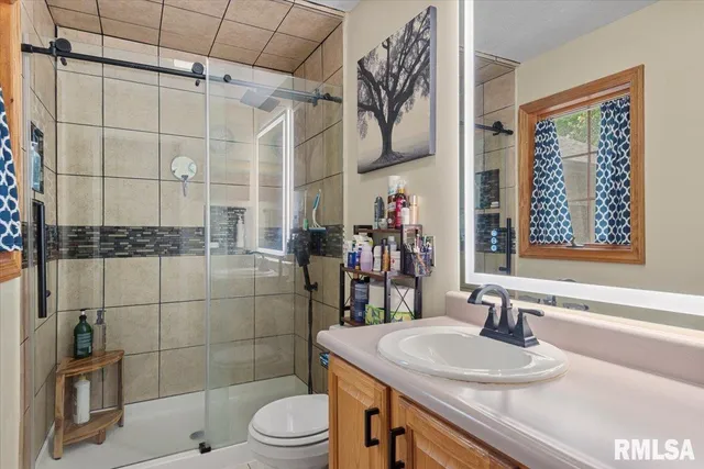 $305,500 | 18 Lake Shore Drive, Pana, IL 62557